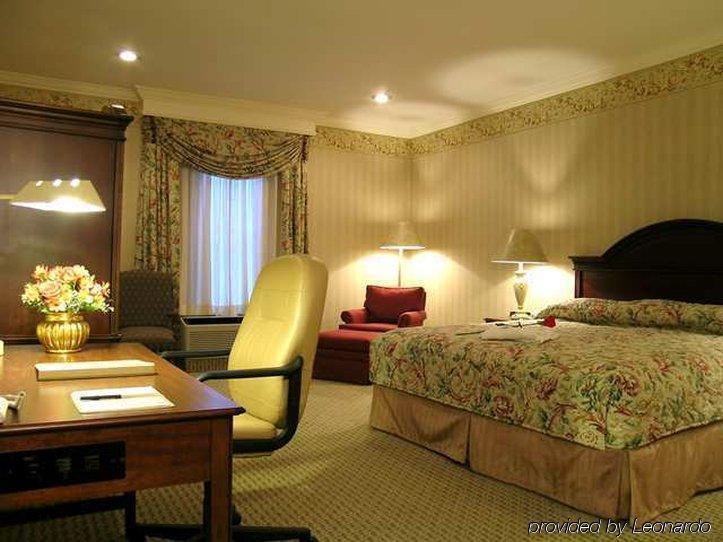 Hilton St. Louis Frontenac Room photo
